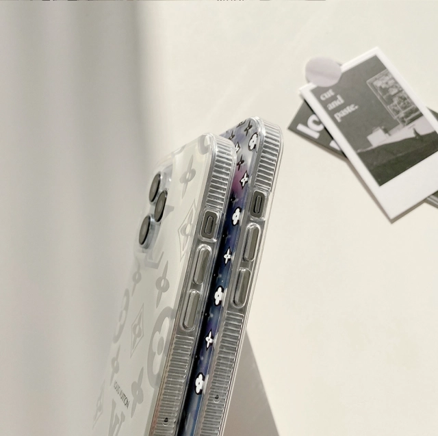 ヴィトン iPhone15 Proケース 白