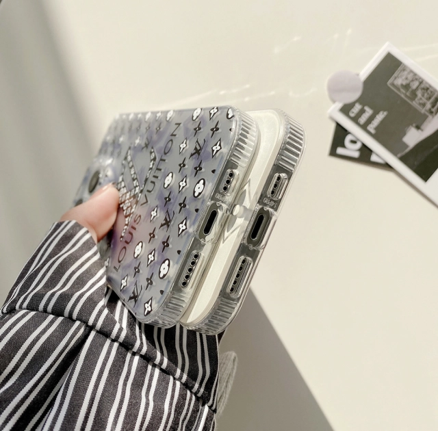 ヴィトン iPhone15 Pro Maxケース 白