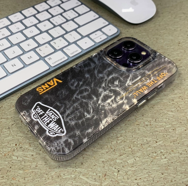 ヴァンズ iPhone15 Pro Maxケース