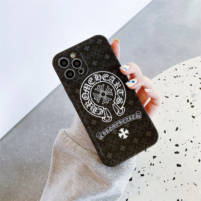 クロムハーツ iPhone15 Pro Maxケース 芸能人愛用 Chrome Heart 十字架 