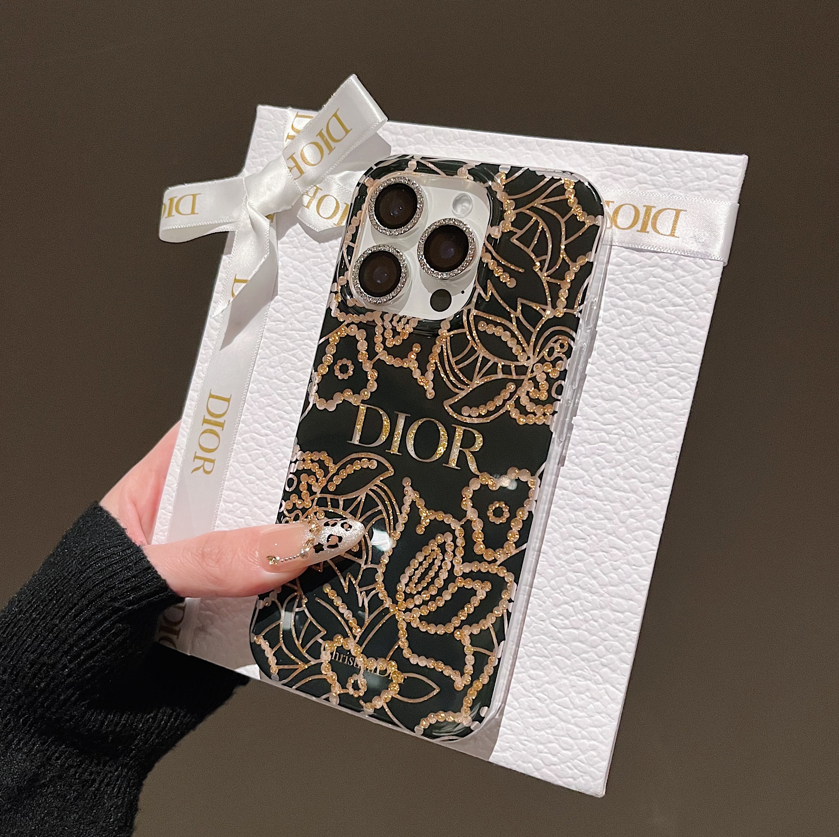 クリスチャンディオール iPhone16 Pro ケース　ベージュ DIOR | Lady Dior iPhone 16Pro Max ケース カナージュ ラムスキン