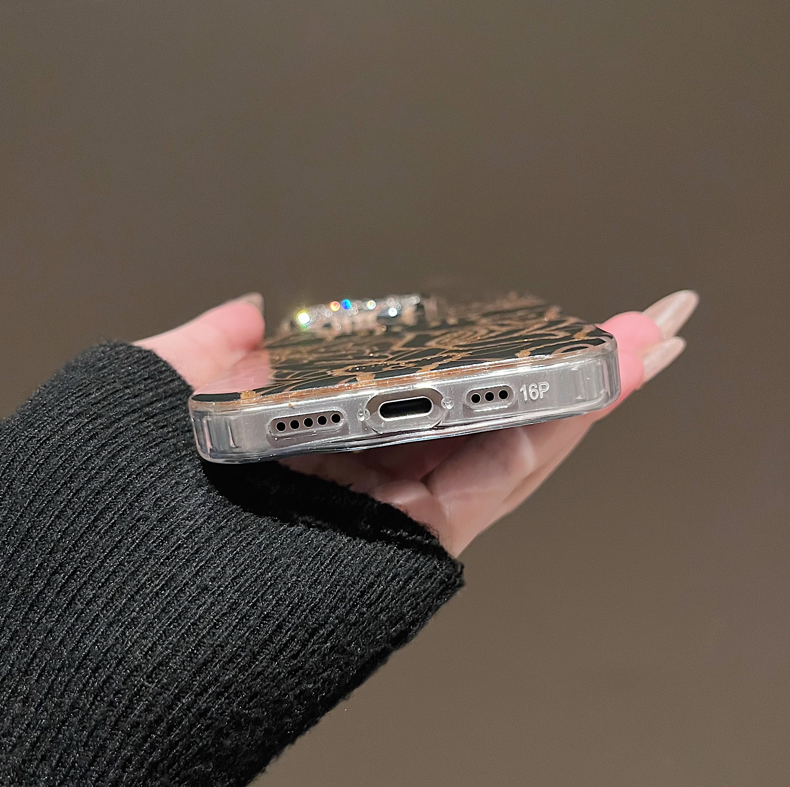 クリスチャンディオール iPhone16 Pro ケース　ベージュ DIOR | Lady Dior iPhone 16Pro Max ケース カナージュ ラムスキン