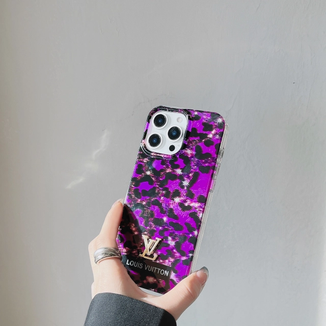 LV iPhone14 Proケース 紫色