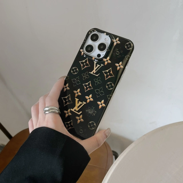 LOUIS VUITTON iPhone15 Proケース ブラック