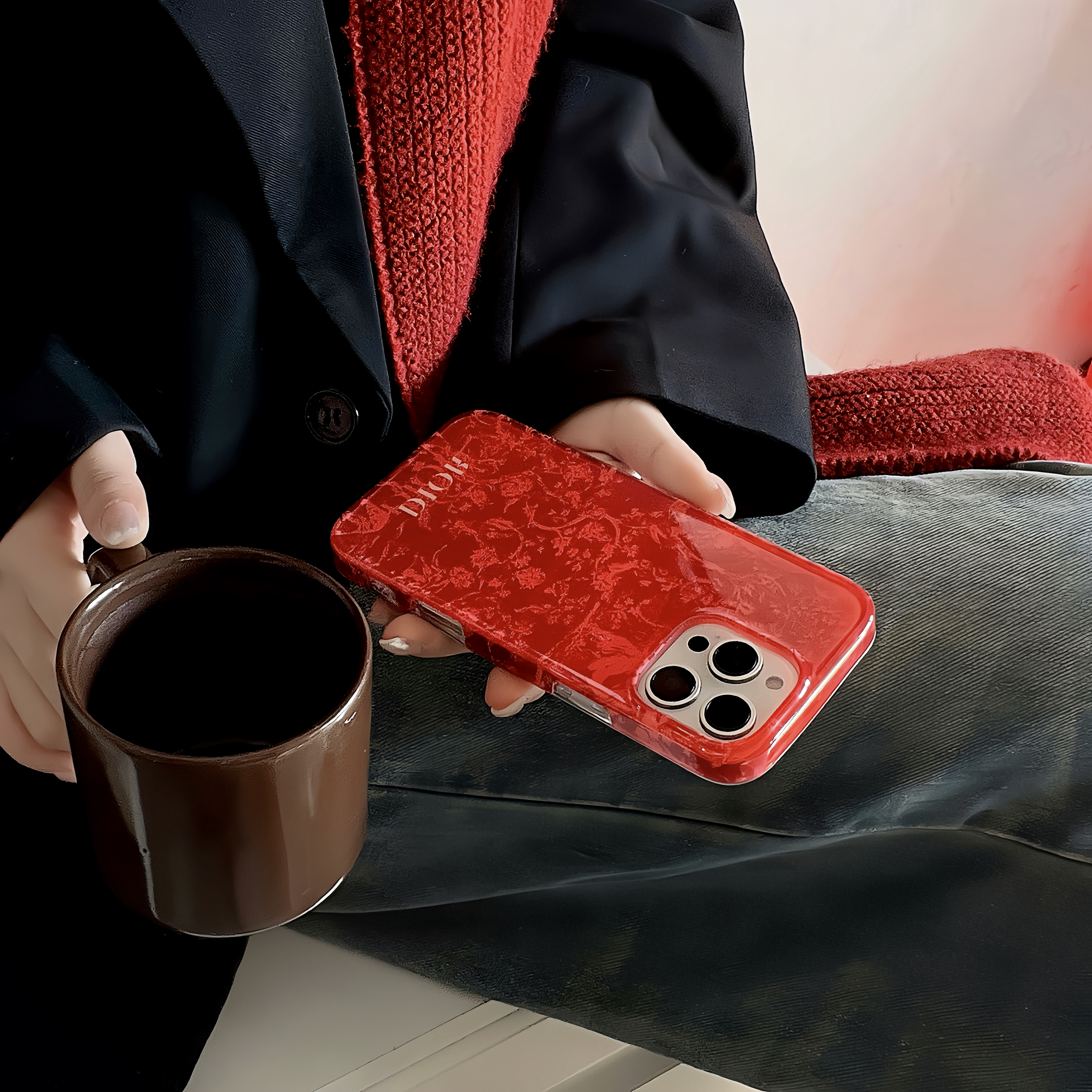 極美品✨クリスチャンディオール　iPhone15Pro Max キルティング　赤 新作 ディオール iPhone16 Pro Maxケース レッド 華やか Dior iPhone16