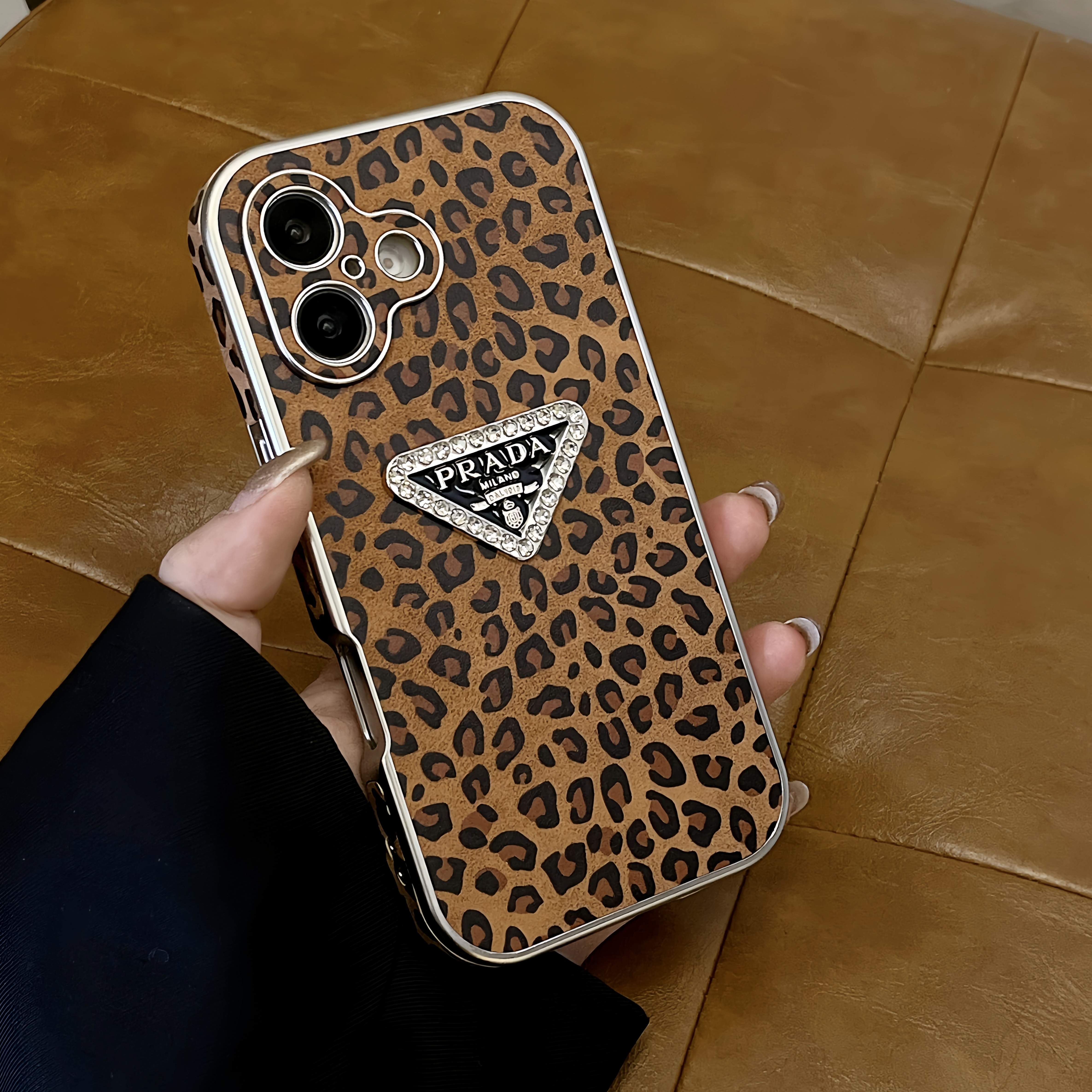 新作 プラダ iPhone16 Pro Maxケース レオパード柄 大人女性 Prada