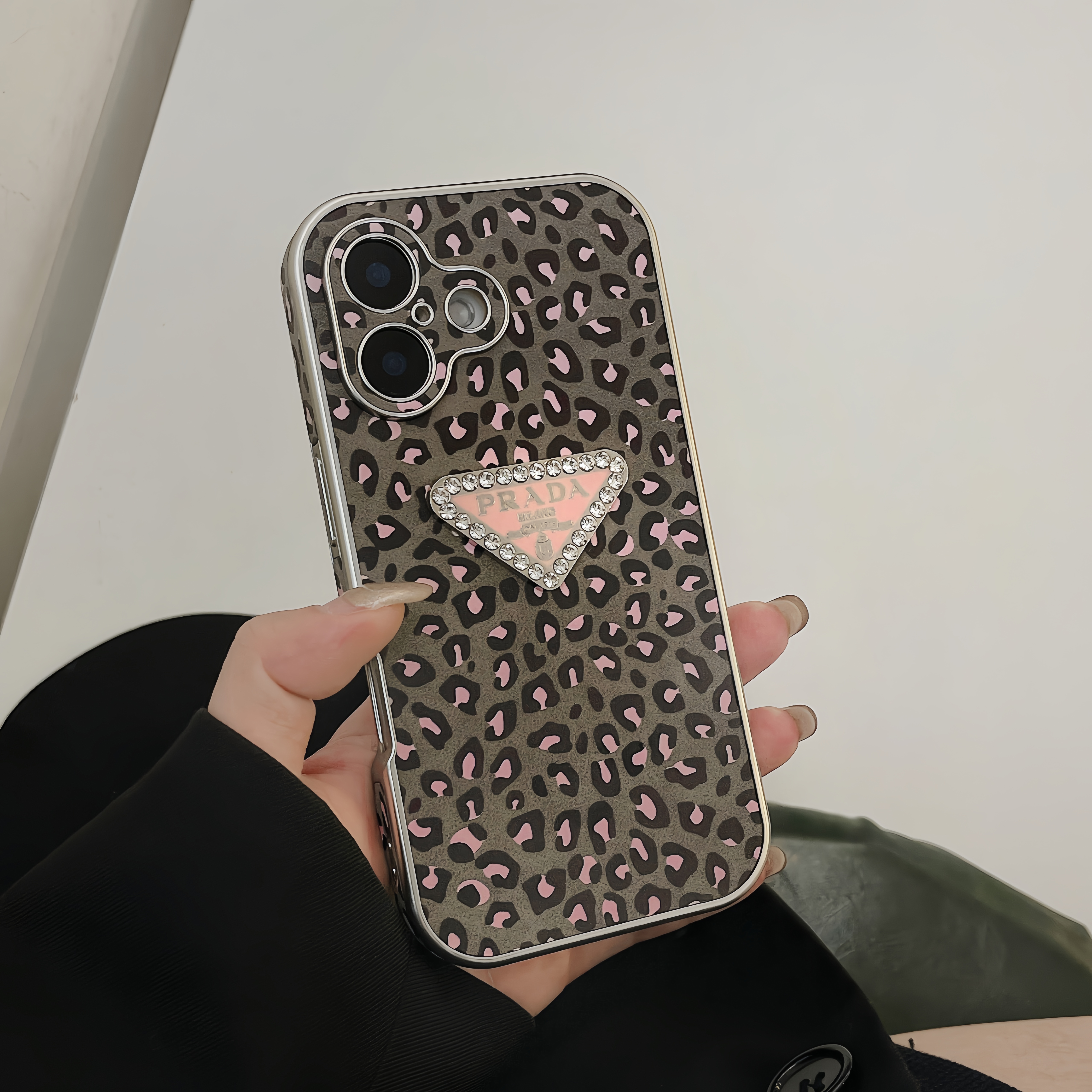新作 プラダ iPhone16 Pro Maxケース レオパード柄 大人女性