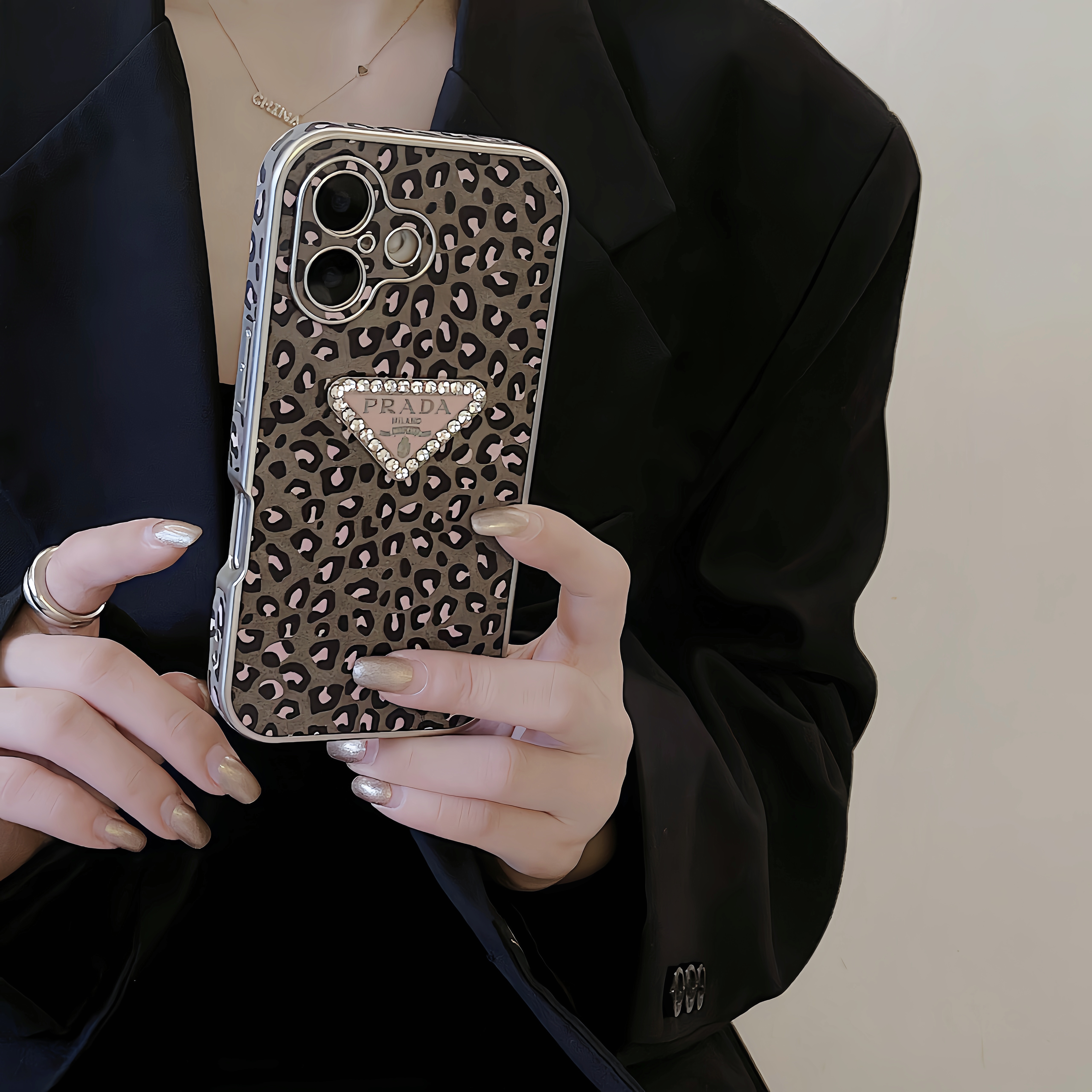 新作 プラダ iPhone16 Pro Maxケース レオパード柄 大人女性 Prada