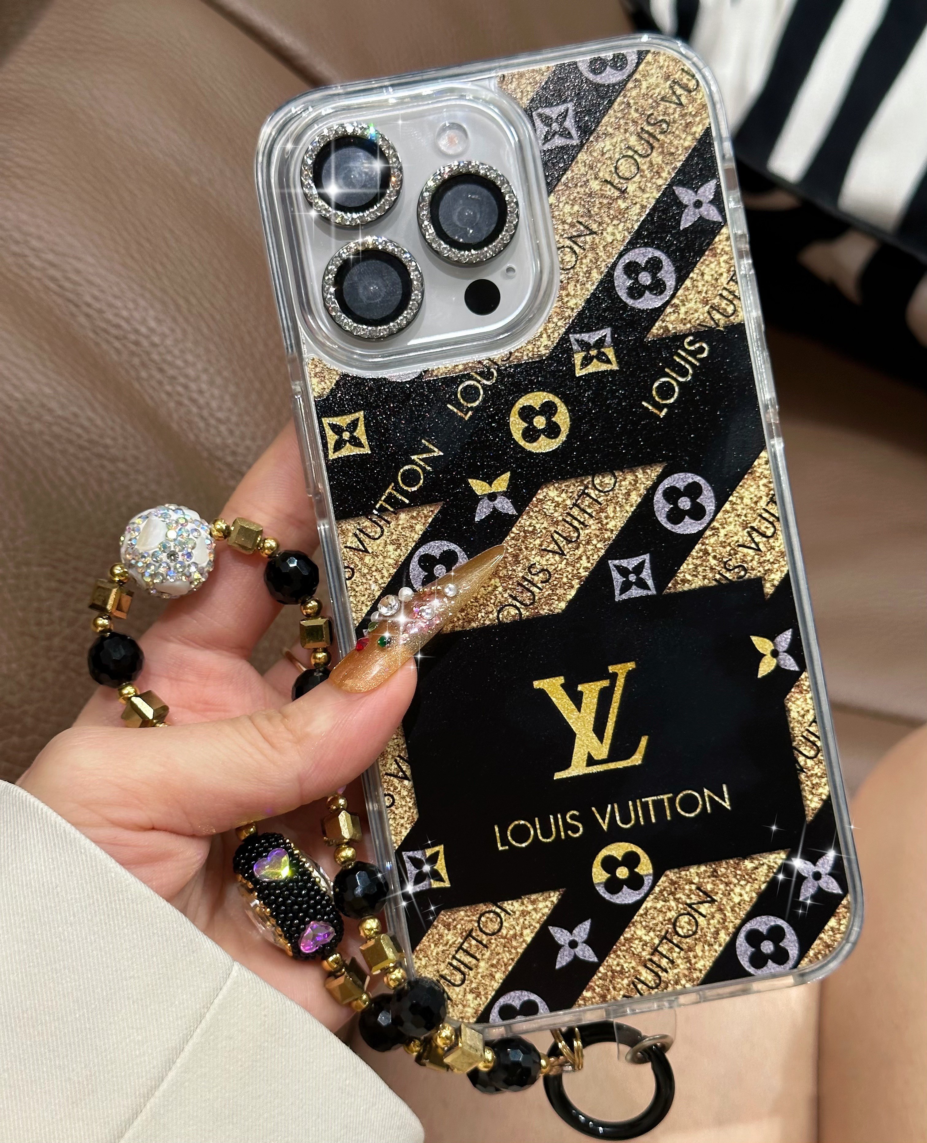 新作 ルイヴィトン iPhone16 Pro Maxケース ゴールド色 ゴージャス LV