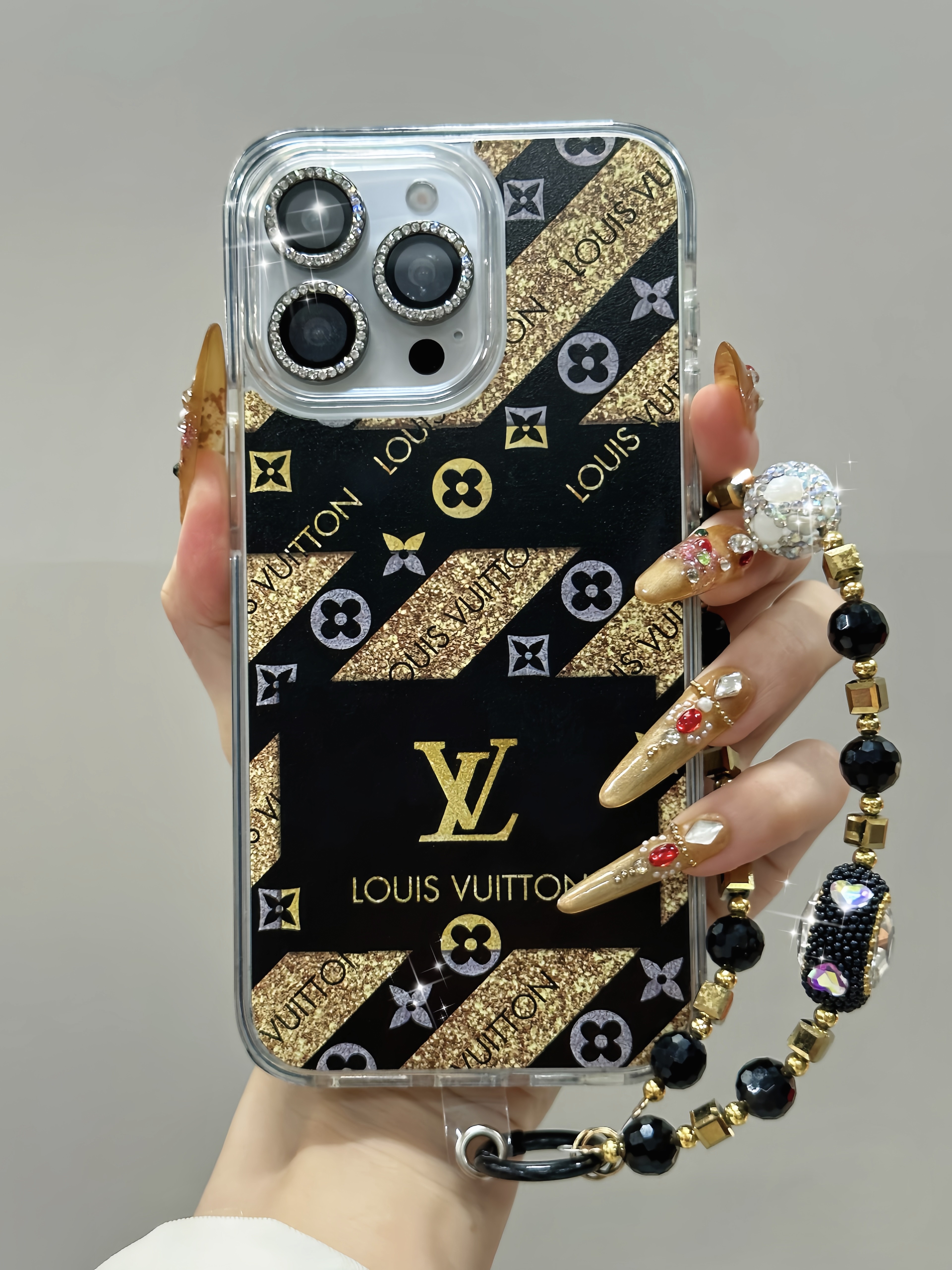 新作 ルイヴィトン iPhone16 Pro Maxケース ゴールド色 ゴージャス LV