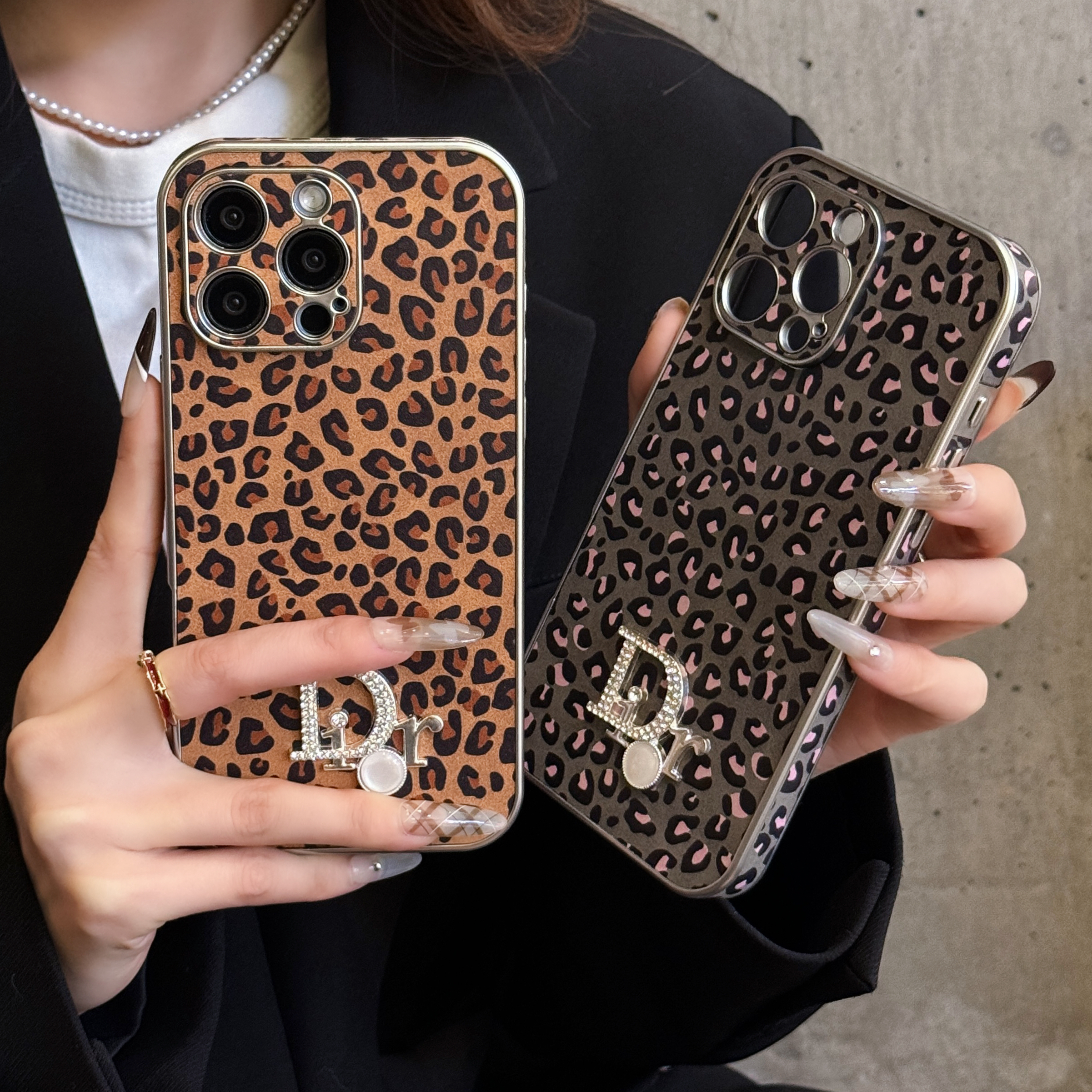 【付属品完備】CHRISTIAN DIOR レオパード柄 ケース ディオール iPhone16 Proケース 豹柄 大人女性 DIOR iPhone16 Pro Max