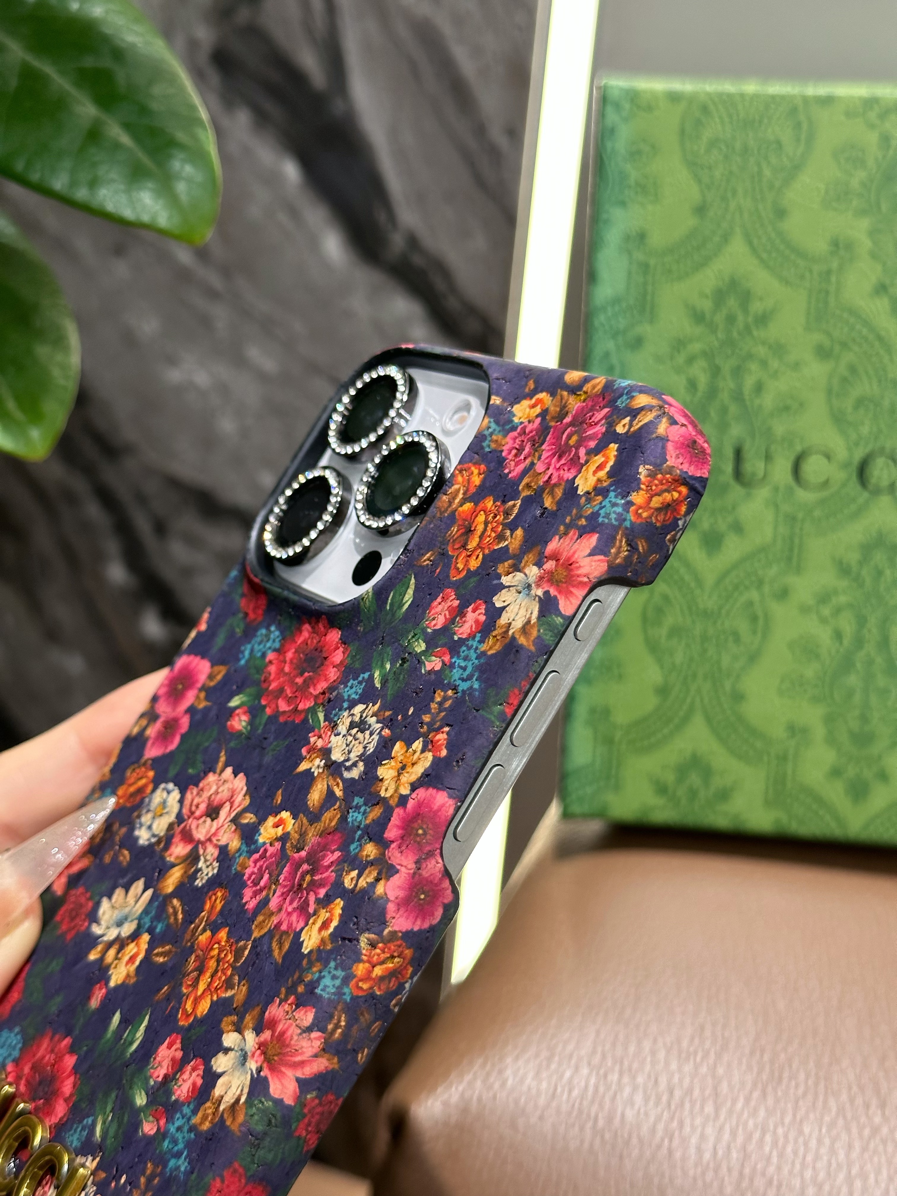 GUCCI グッチ　フラワープリント 花柄　ケース グッチ iPhone16 Pro Maxケース フラワー 花柄 GUCCI iPhone16 Pro