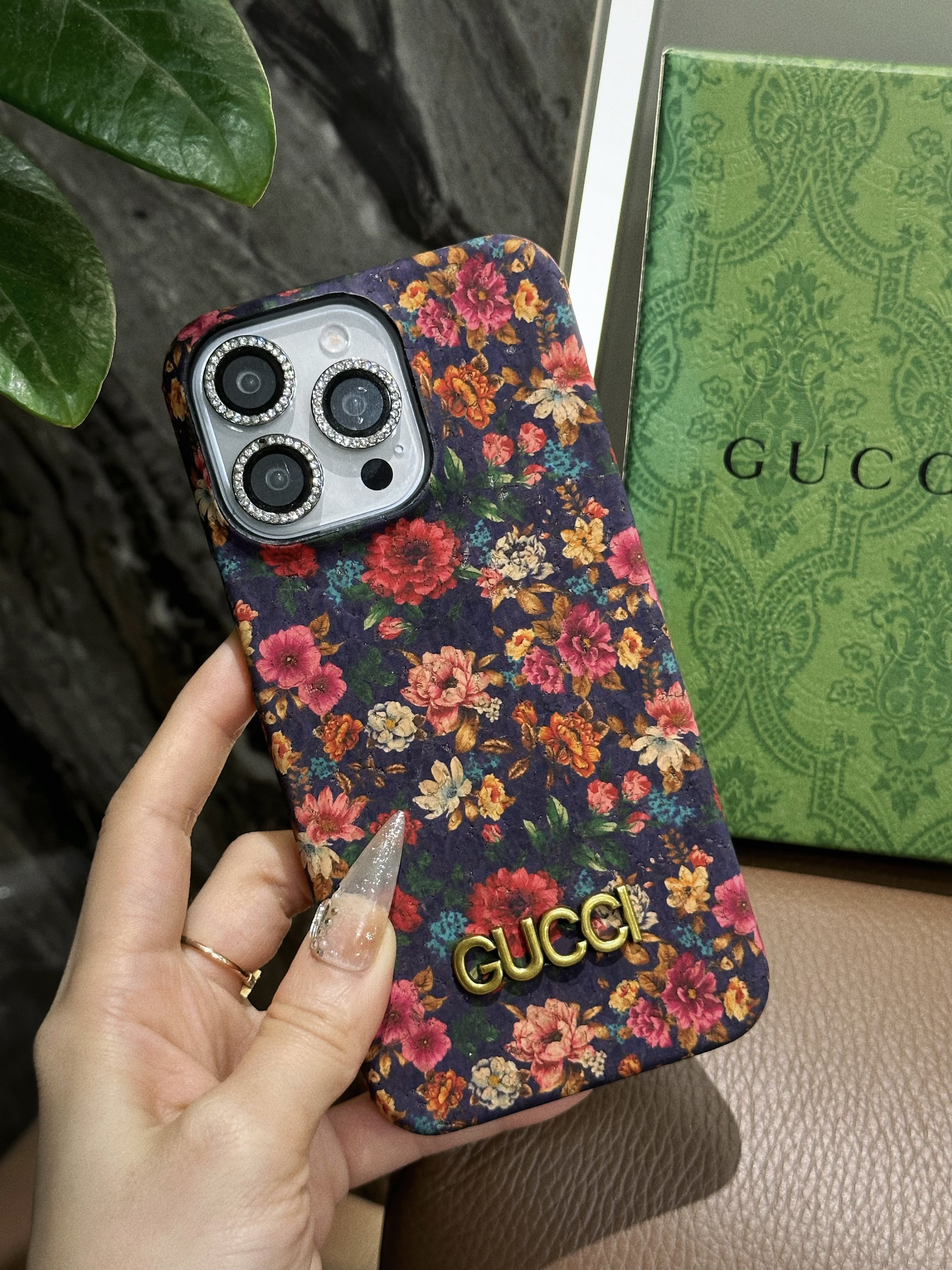 グッチ iPhone16 Pro Maxケース フラワー 花柄 GUCCI iPhone16 Pro