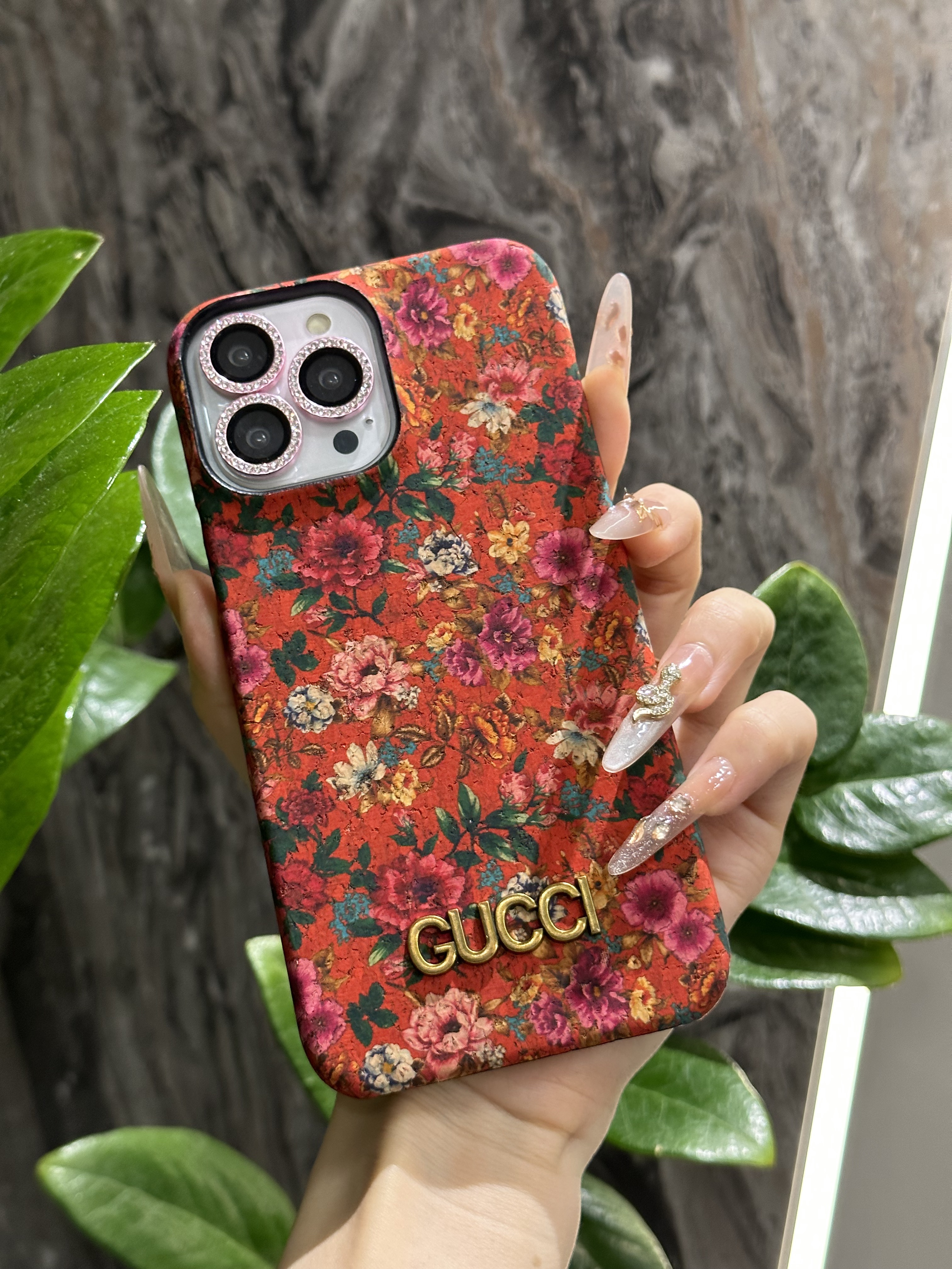 新作！GUCCI グッチ iPhone16proケース グッチ iPhone16 Pro Maxケース 花畑 フラワー GUCCI iPhone16