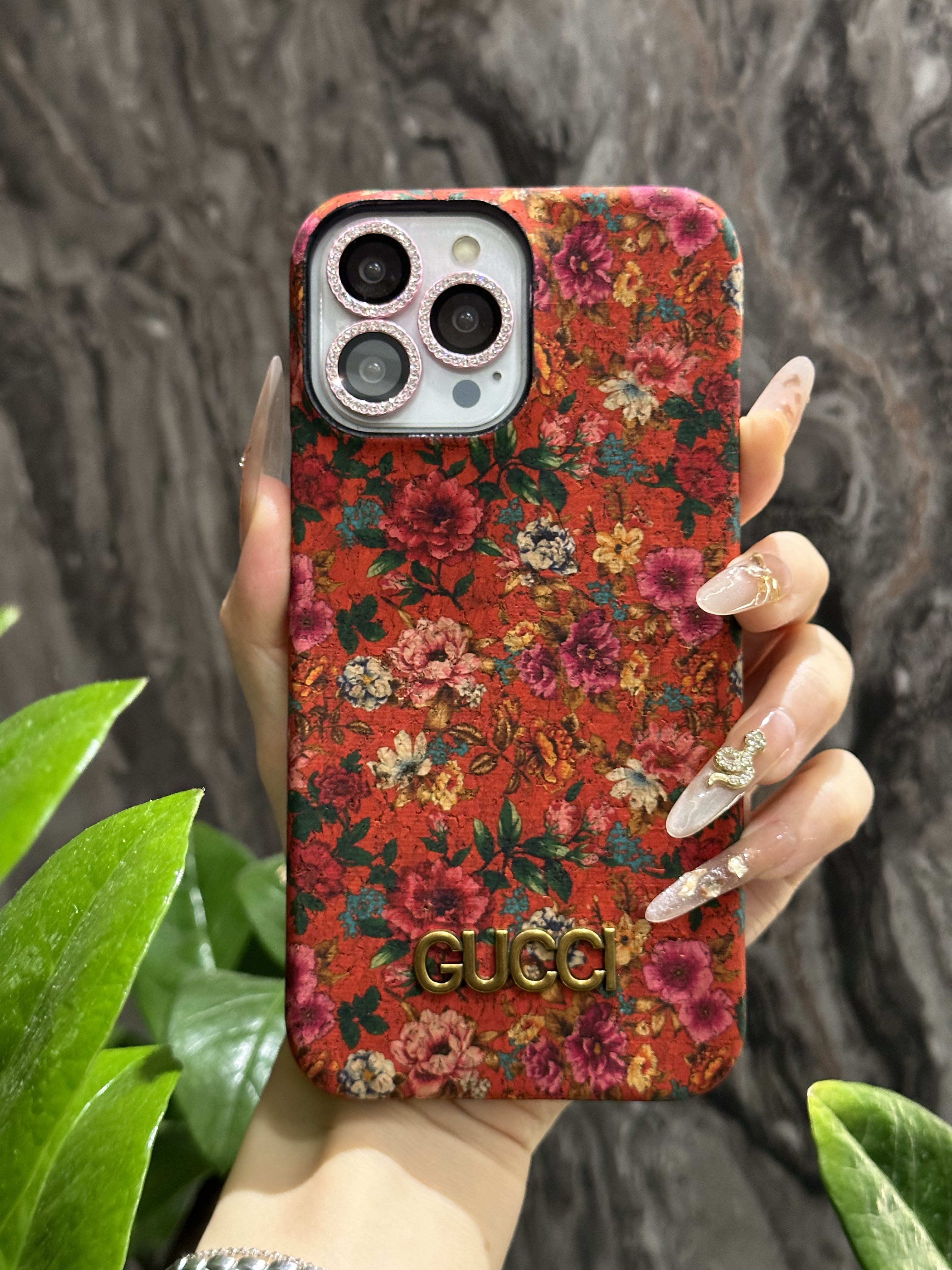 グッチ iPhone16 Pro Maxケース 花畑 フラワー GUCCI iPhone16 Pro