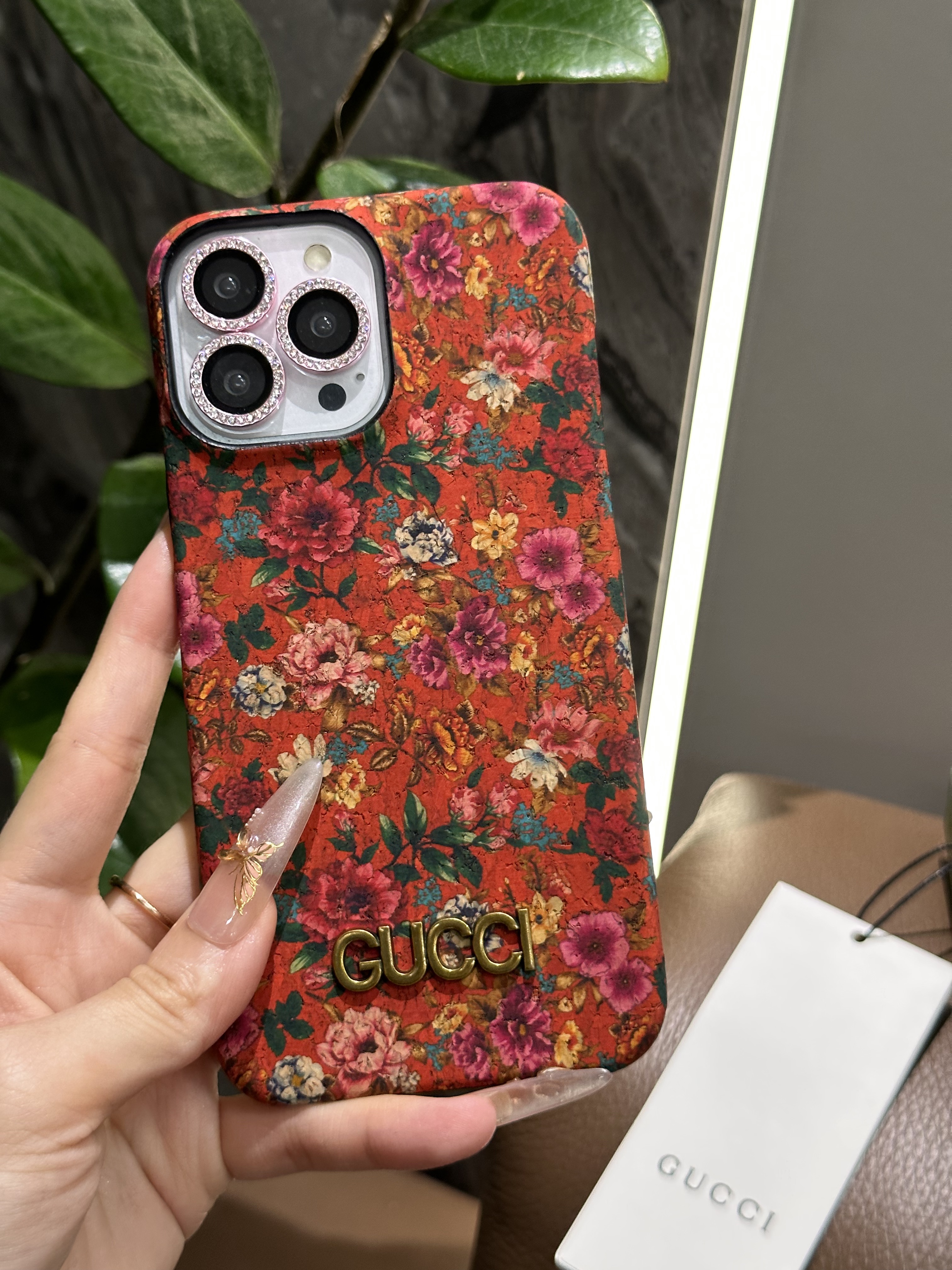 グッチ iPhone16 Pro Maxケース 花畑 フラワー GUCCI iPhone16 Pro