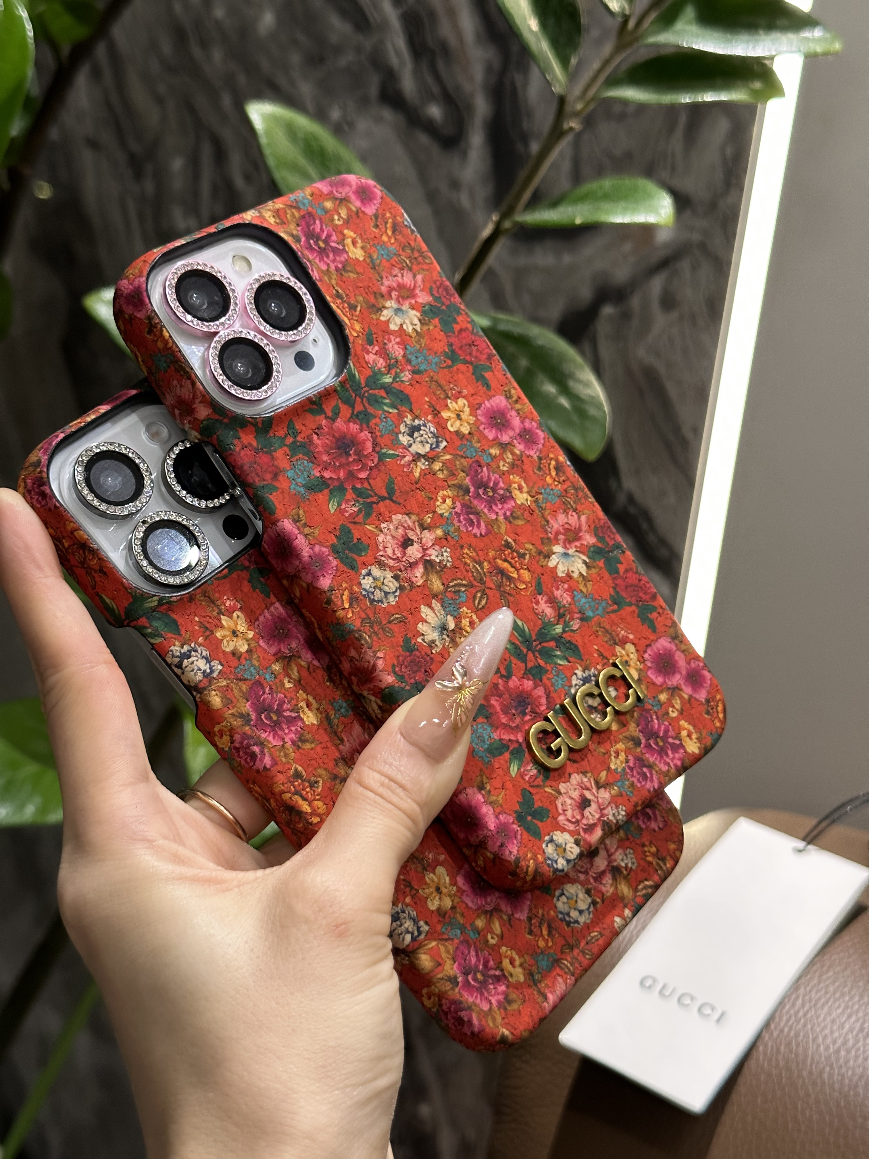 グッチ iPhone16 Pro Maxケース 花畑 フラワー GUCCI iPhone16