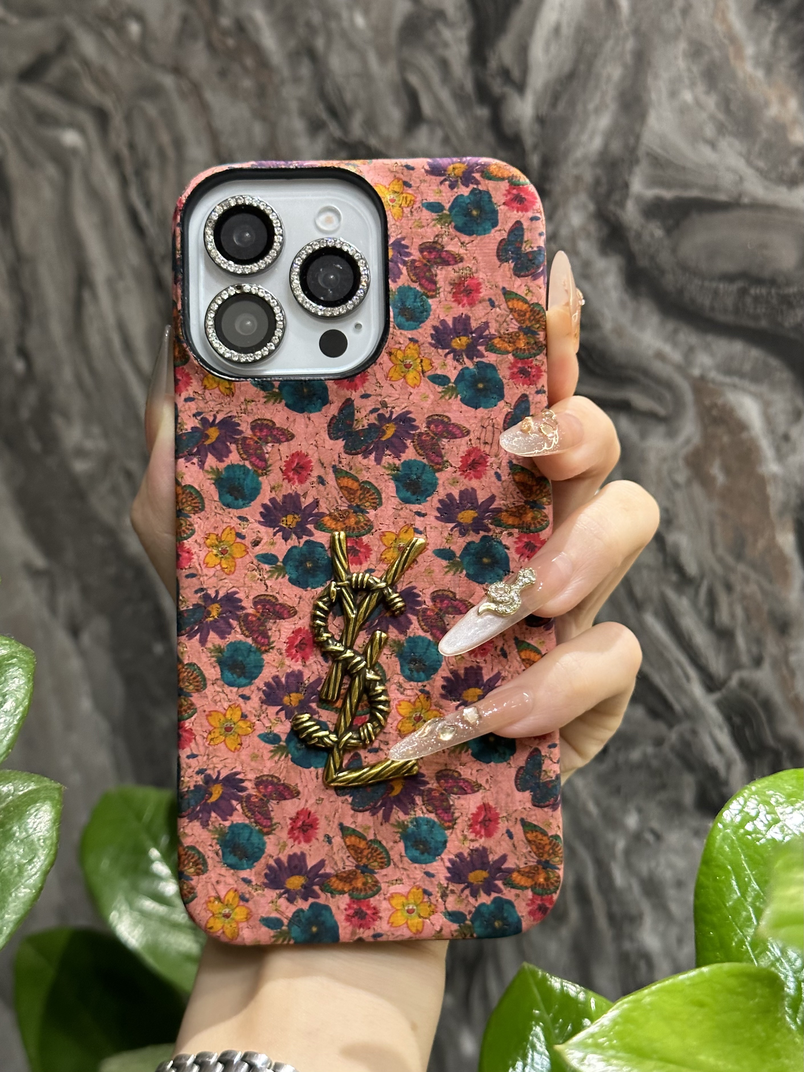 サンローラン　ケース YSL iPhone16 Pro Maxケース フラワー カサンドラロゴ サン