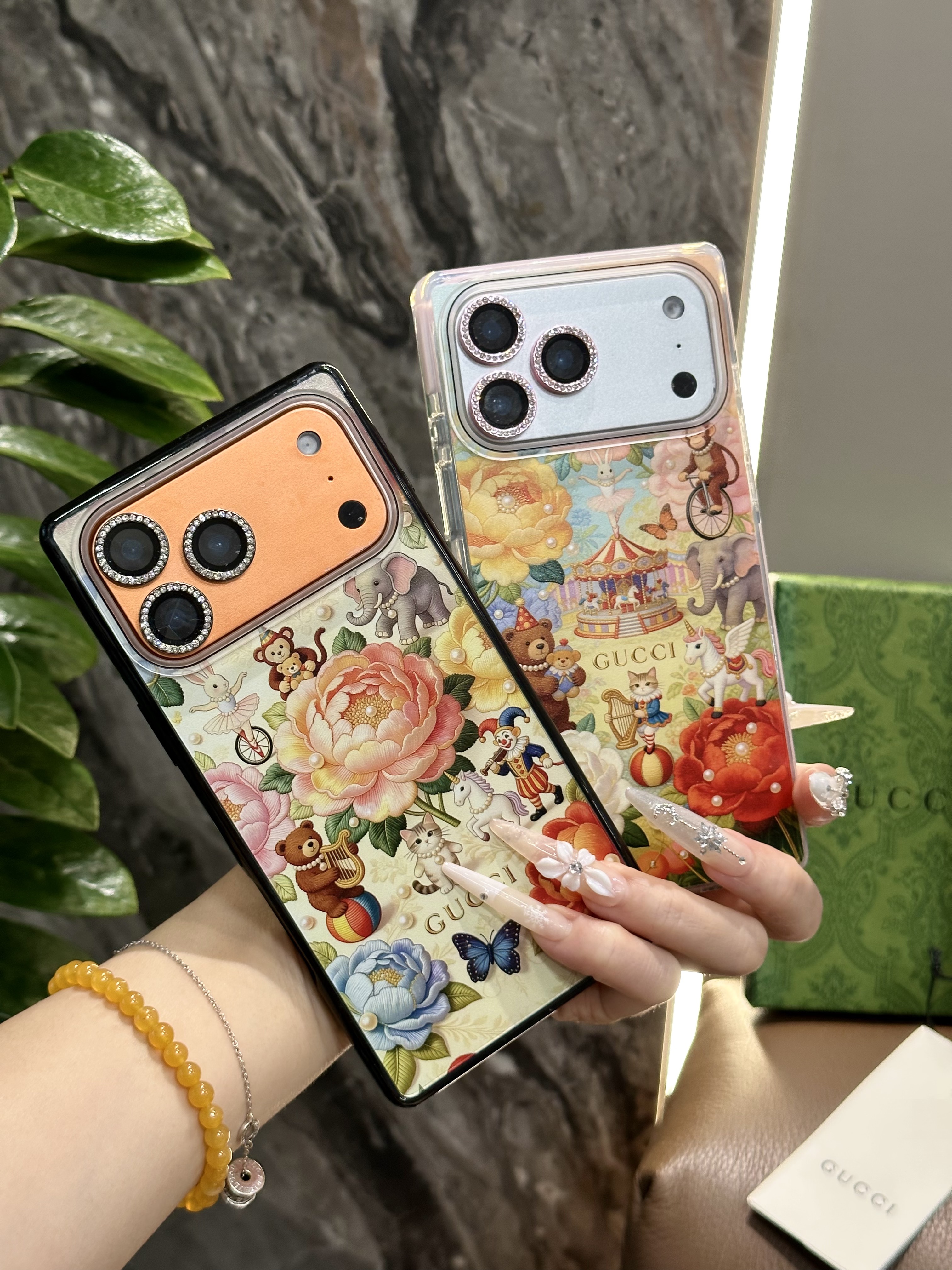 グッチ iPhone16 Pro Maxケース GUCCI GGマーモント レザー 新品発売