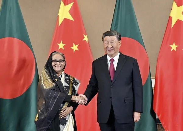 Xi Jinping meets with Bangladesh PM Hasina