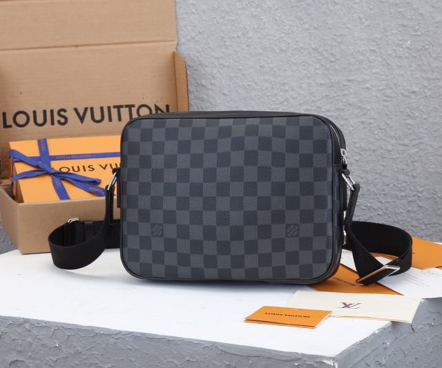 Shop Louis Vuitton Trocadero Messenger Nm Pm (N40087) by LESSISMORE☆