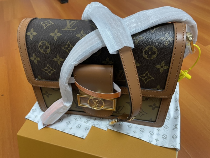 LV bag - Physical Pictures Taken At The Inspection Site