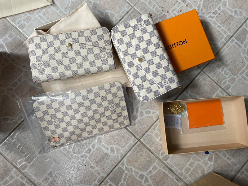 LV Small Purse Wallet Bags - Physical Pictures Taken At The Inspection Site