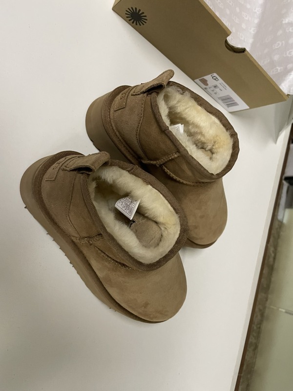UGG Shoes - Physical Pictures Taken At The Inspection Site
