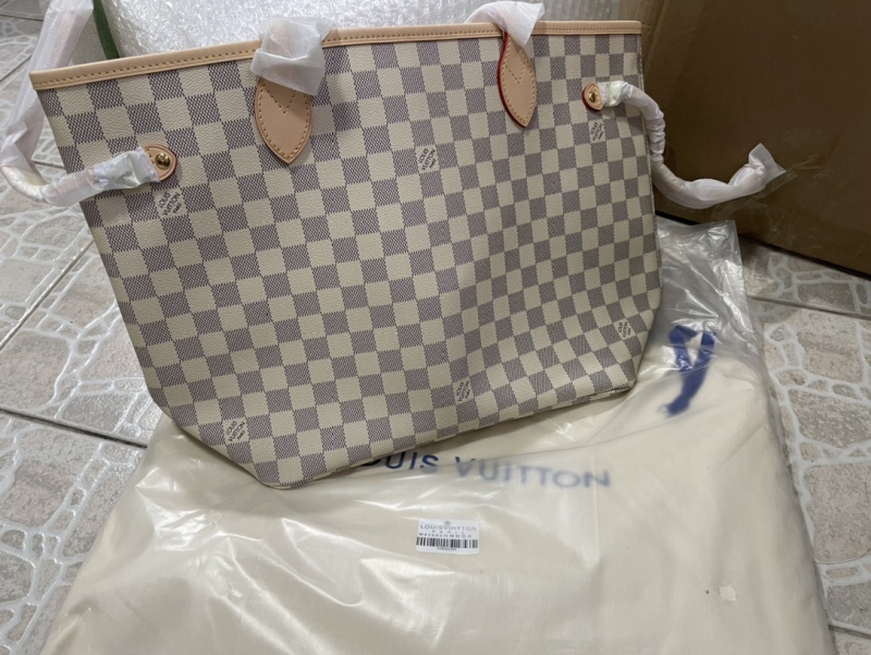 LV Neverfull Bags - Physical Pictures Taken At The Inspection Site