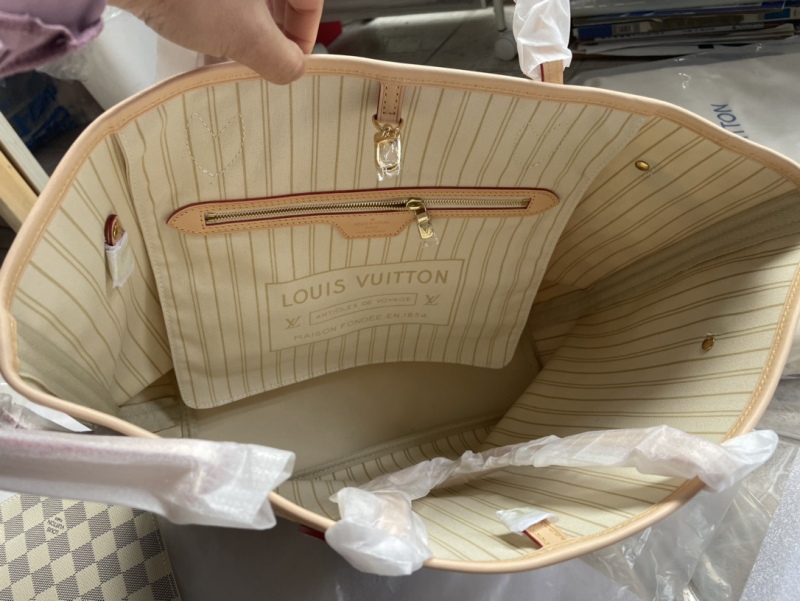 LV Neverfull Bags - Physical Pictures Taken At The Inspection Site