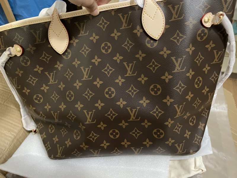 LV Neverfull Bags - Physical Pictures Taken At The Inspection Site