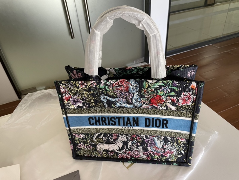 Dior Bags - Physical Pictures Taken At The Inspection Site