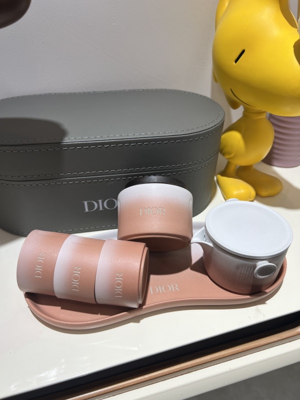 FASHION Brand Deluxe Cosmetic Case and Travel Tea Set ART05