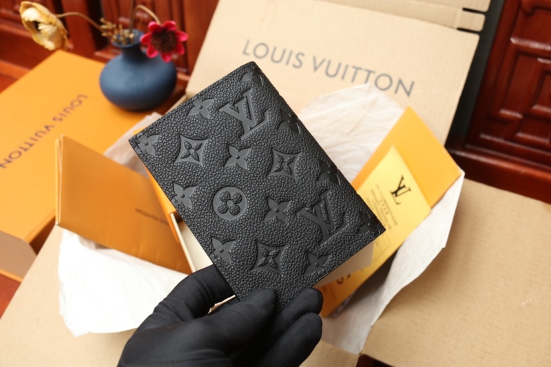 CLOSETOFJOY Luxury Brand Purse LV M64501 Passport Holder Cover Monogram Empreinte Leather PL090