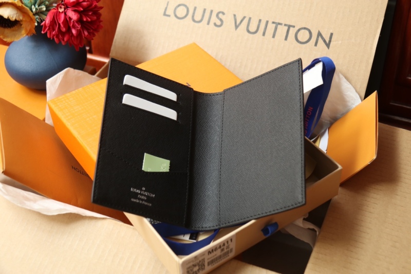 CLOSETOFJOY Luxury Brand Purse LV M64501 Passport Holder Cover Monogram Empreinte Leather PL090