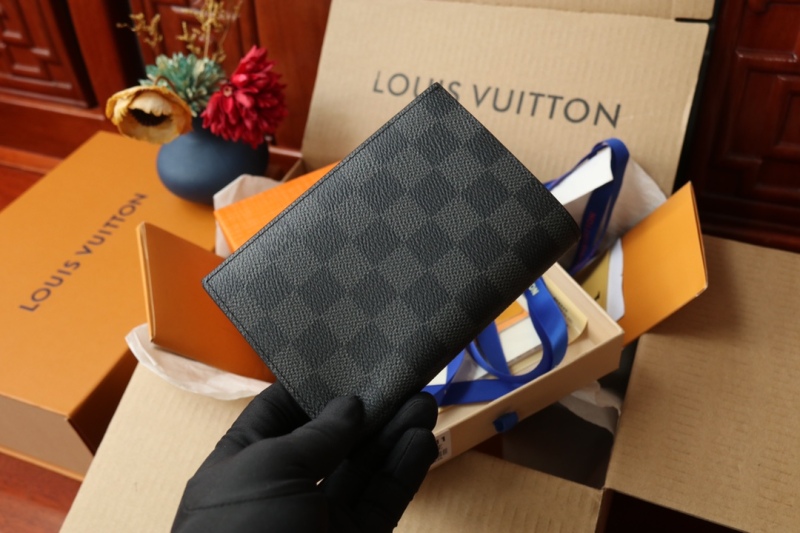 CLOSETOFJOY Luxury Brand Purse LV M64501 Passport Holder Cover Monogram Empreinte Leather PL090