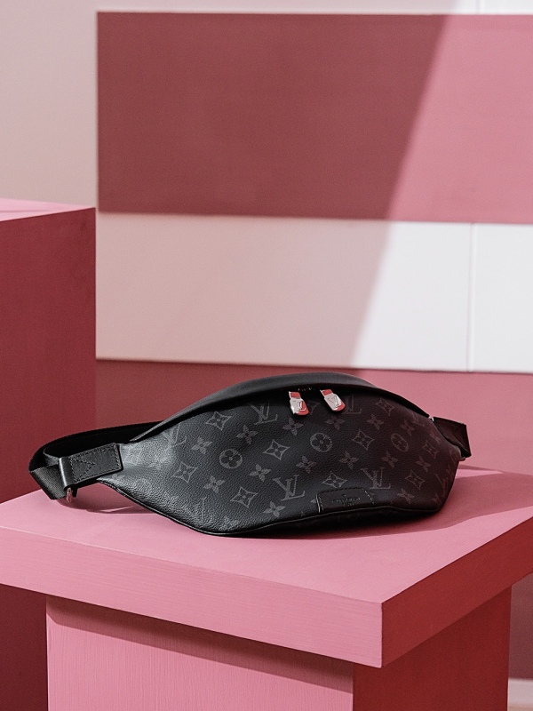 New Louis Vuitton Discovery Bumbag PM Monogram Eclipse - LV M46035 Unisex Waist Bags PLA037