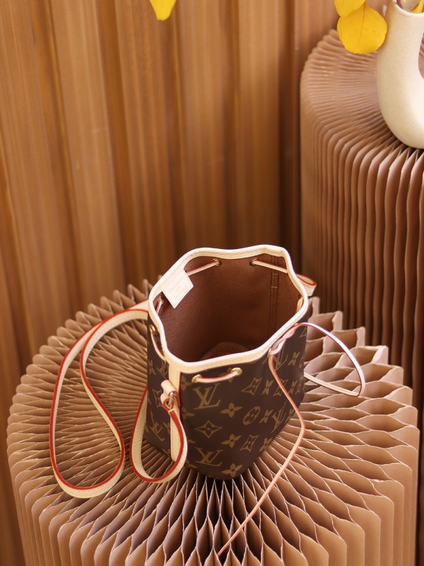 New Louis Vuitton 𝗡𝗔𝗡𝗢 Mini Bucket Bag M41346 Size Comparison PLA057