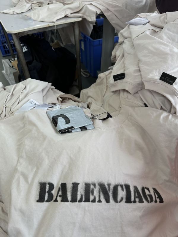 Balenciaga White Blur Print Short Sleeve Tee for Men &amp; Women