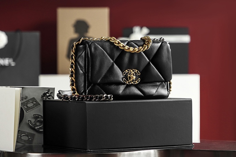 Chanel Designer Handbags - High Fashion Accessories BCA010