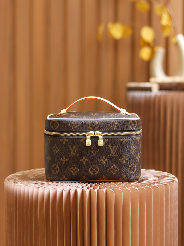 New Louis Vuitton 𝑭𝒐𝒍𝒅 𝑴𝒆 Handbags - LV M80874 Size Comparison BLA075