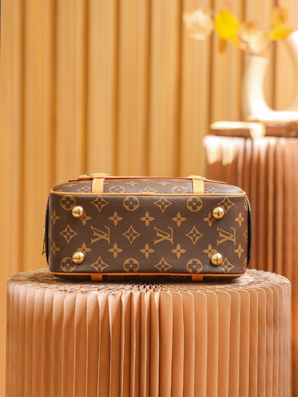 New Louis Vuitton 𝑭𝒐𝒍𝒅 𝑴𝒆 Handbags - LV M46321 Review BLA076