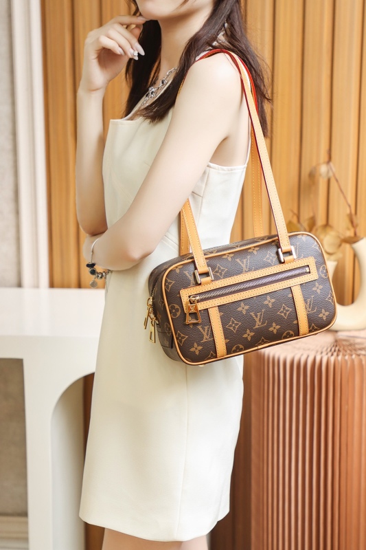 New Louis Vuitton 𝑭𝒐𝒍𝒅 𝑴𝒆 Handbags - LV M46321 Review BLA069