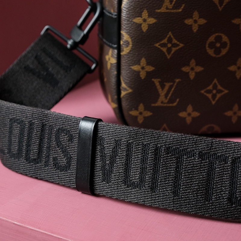 New Louis Vuitton 𝐒 𝐋𝐎𝐂𝐊 Messenger Bag -  - LV M45806 Men's Fashion BLA075
