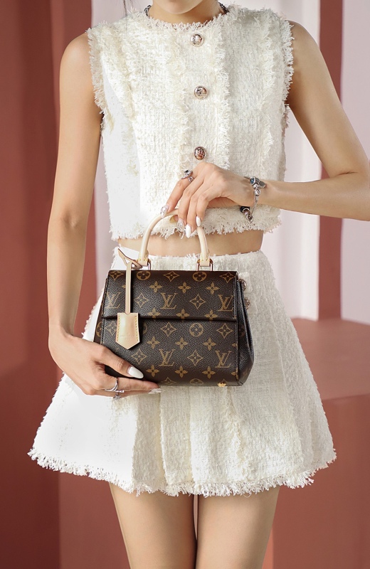 New Louis Vuitton 𝐂𝐋𝐔𝐍𝐘 𝐁𝐁 𝐌𝐢𝐧𝐢 Handbags - LV M46055 M46372 Size Comparison BLA072