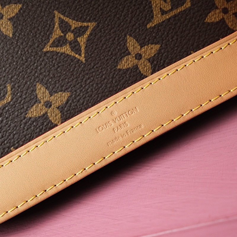 New Louis Vuitton 𝑭𝒐𝒍𝒅 𝑴𝒆 Handbags - LV M80874 Size Comparison BLA074