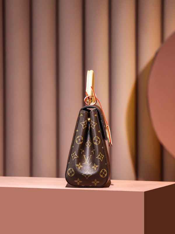 New Louis Vuitton 𝐂𝐋𝐔𝐍𝐘 𝐁𝐁 𝐌𝐢𝐧𝐢 Handbags - LV M46055 M46372 Size Comparison BLA072