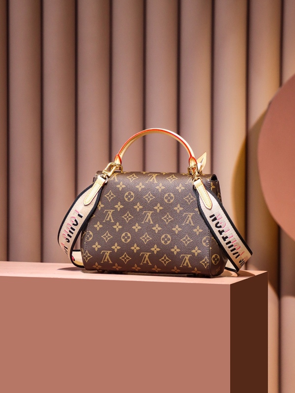 New Louis Vuitton 𝐂𝐋𝐔𝐍𝐘 𝐁𝐁 𝐌𝐢𝐧𝐢 Handbags - LV M46055 M46372 Size Comparison BLA072