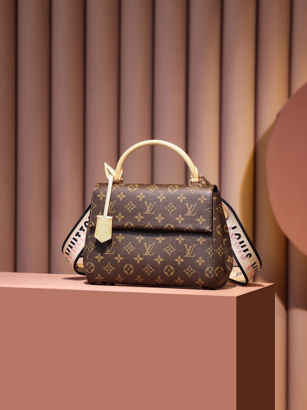 New Louis Vuitton 𝐂𝐋𝐔𝐍𝐘 𝐌𝐢𝐧𝐢 Handbags - LV M46055 M46372 Size Comparison BLA071
