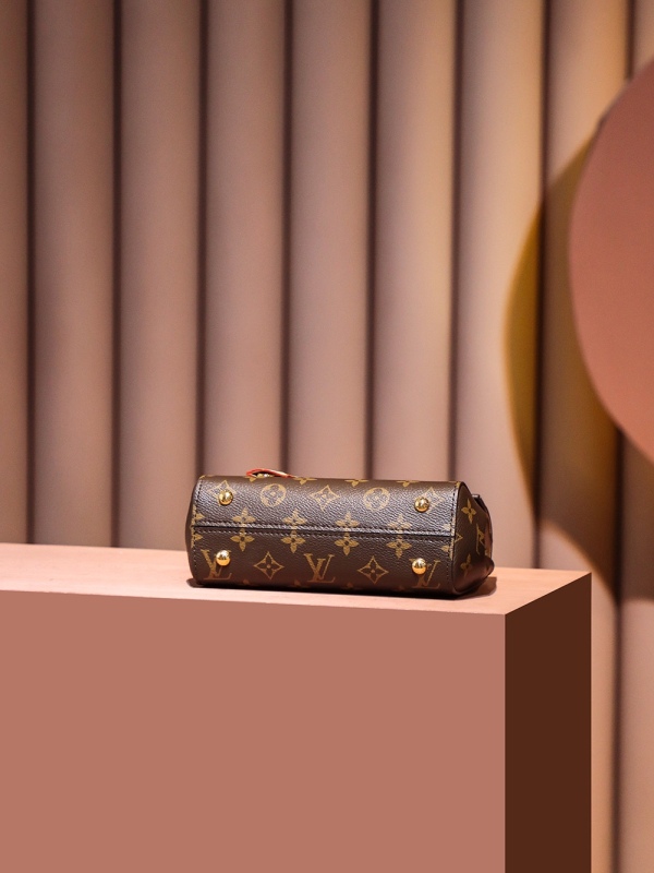 New Louis Vuitton 𝐄𝐋𝐋𝐈𝐏𝐒𝐃 Handbags - LV M46196 Size Comparison BLA073